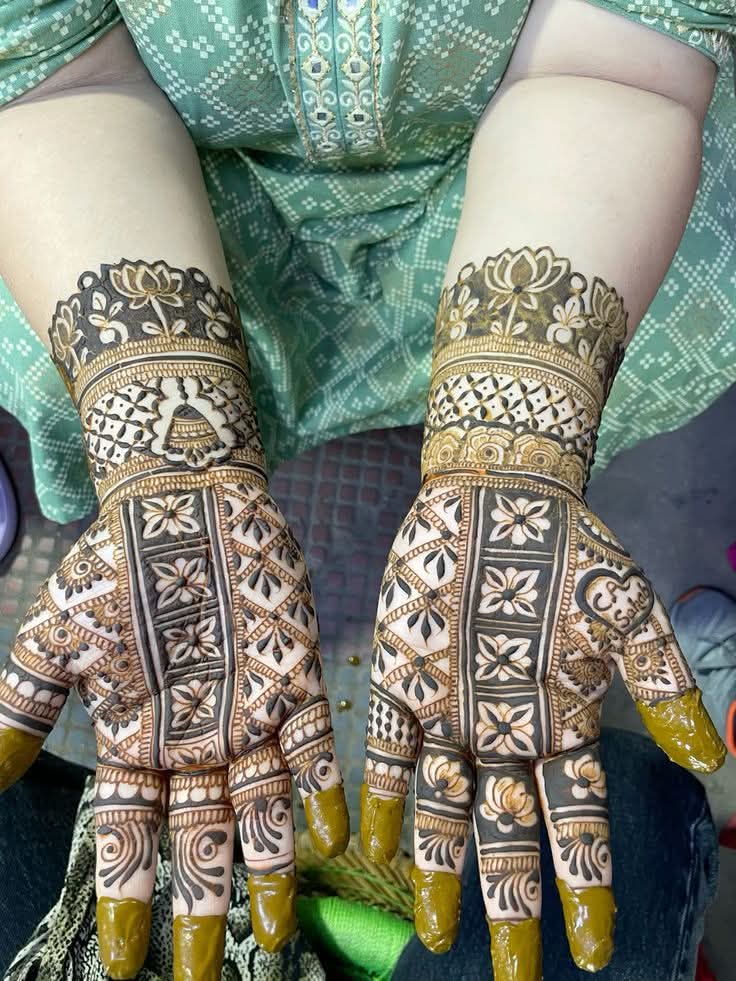 10+ New Stylish Mehndi Designs for Hartalika Teej 2025 7 Symbolizing elegance, this design is always a festive favorite.