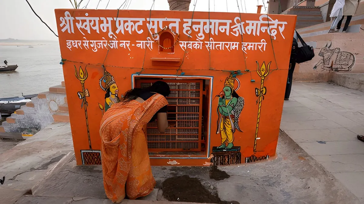 Hanuman Ji Ki Aarti - Lyrics | श्री हनुमान जी की आरती 1 Hanuman Ji Ki Aarti – Lyrics | श्री हनुमान जी की आरती