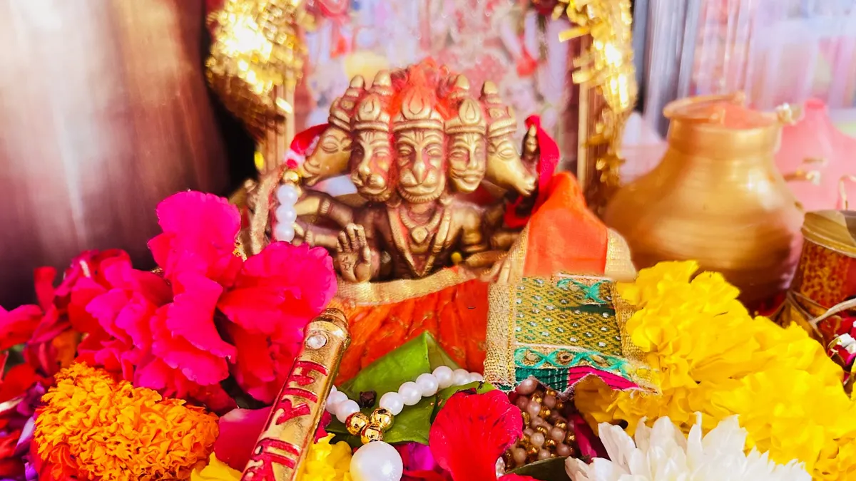 Relief: Secretly Offer These 5 Items to Hanuman Ji for Help 20 Relief: Secretly Offer These 5 Items to Hanuman Ji for Help