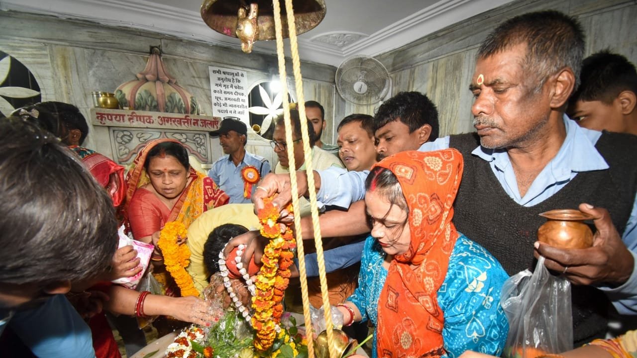 Sawan: सावन महादेव को क्यों है प्रिय? जानें इसके पीछे की पौराणिक कथा 1 Sawan: सावन महादेव को क्यों है प्रिय? जानें इसके पीछे की पौराणिक कथा