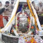 Mahakal: सावन के पहले सोमवार पर बाबा महाकाल का अद्भुत श्रृंगार और भस्म आरती 2 Mahakal: सावन के पहले सोमवार पर बाबा महाकाल का अद्भुत श्रृंगार और भस्म आरती